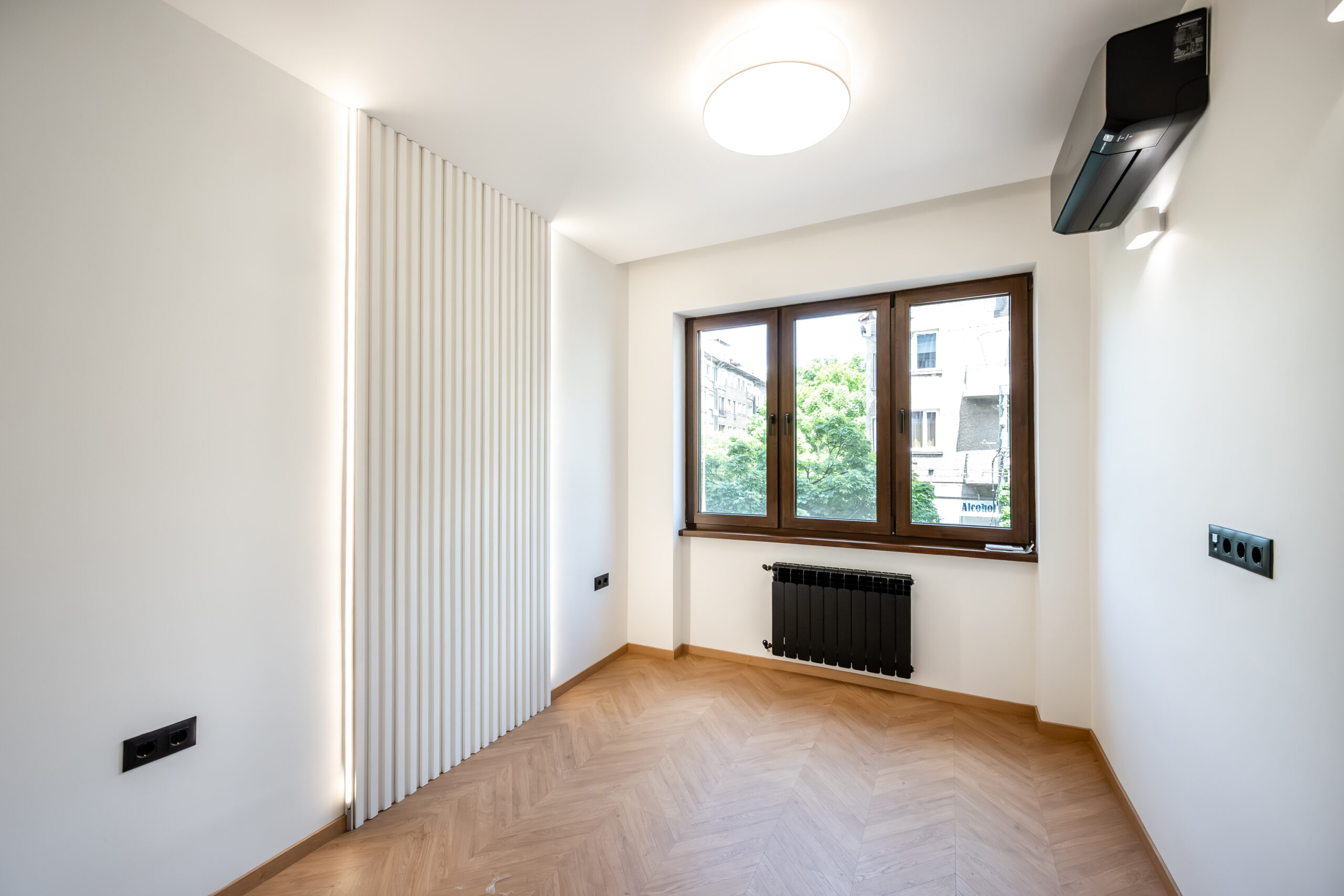 Minimalist bedroom renovation